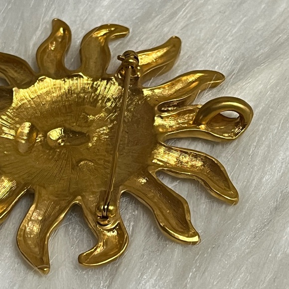 Vintage Avon Celestial Sun Face Pendant Brooch - Picture 7 of 9